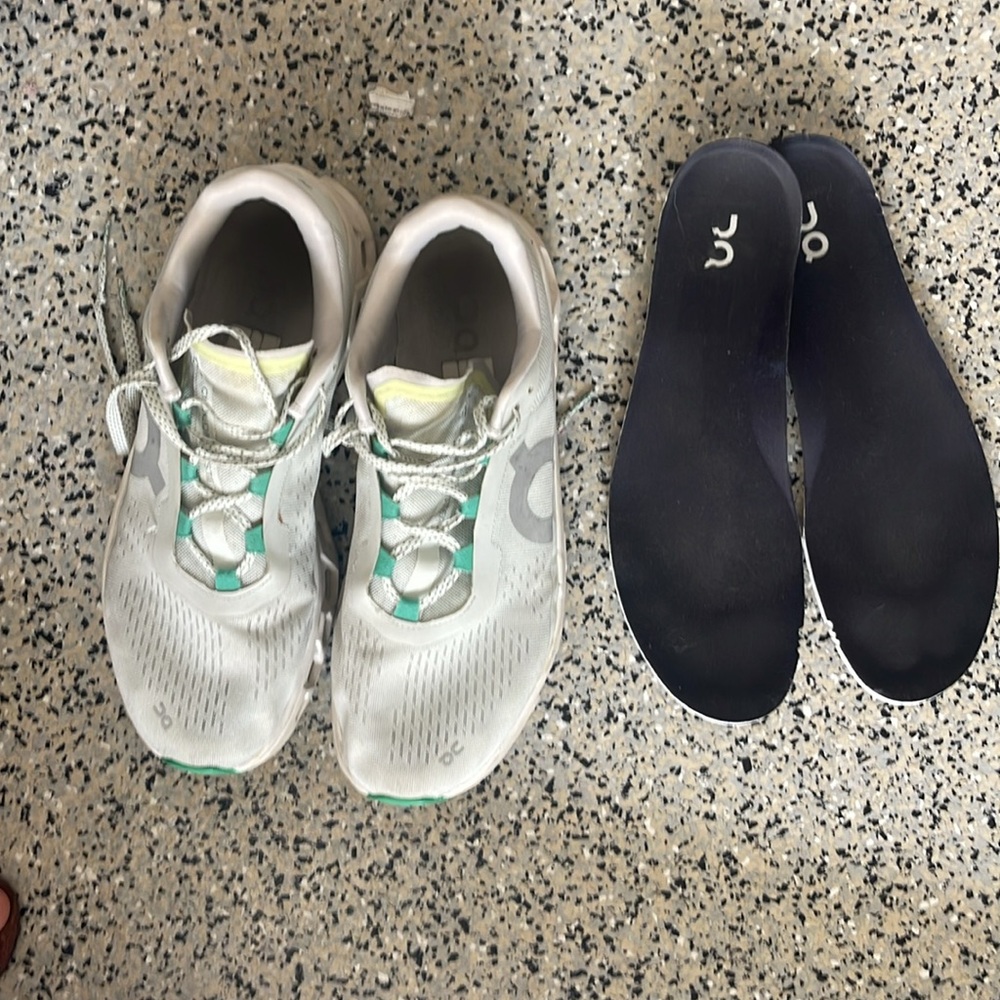 Gray and Green On running Athletic Sneakers New insoles